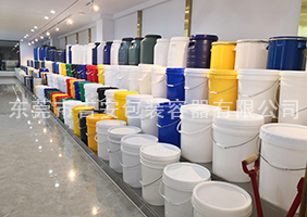中国操大学生的逼视频吉安容器一楼涂料桶、机油桶展区